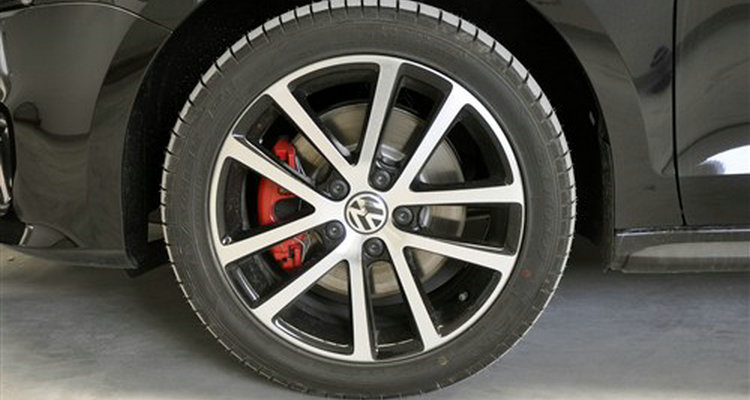 汽車(chē)鋼圈有劃痕怎么修復(fù)