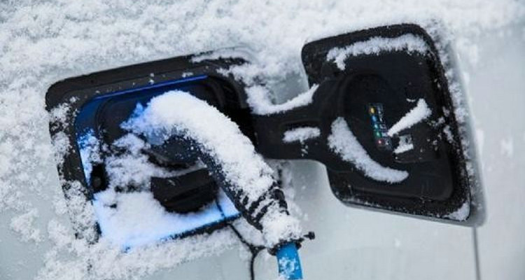 冬天新能源汽車(chē)充電慢是怎么回事