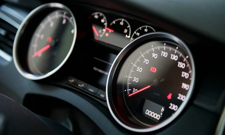 汽車發(fā)動機怠速多少轉(zhuǎn)正常