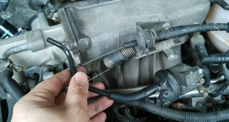 冷車打火有汽油味兒正常嗎