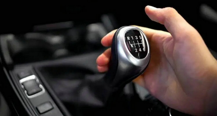 買手動(dòng)擋汽車好嗎 手動(dòng)擋的好處