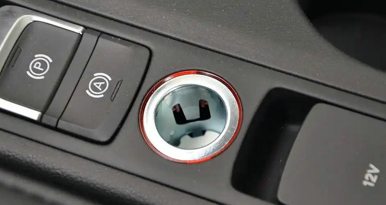 汽車(chē)點(diǎn)煙器插口不通電怎么辦