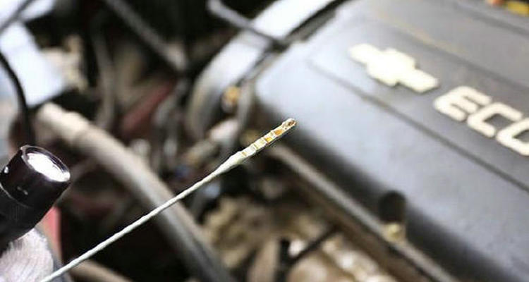 停車(chē)幾個(gè)小時(shí)后查看機(jī)油最準(zhǔn)確