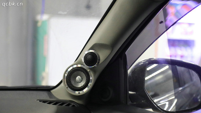 汽車(chē)音響就一個(gè)響怎么回事