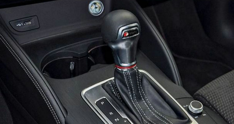 汽車(chē)行駛中按P檔對(duì)車(chē)有損害嗎