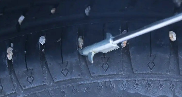 輪胎里的石子要清理嗎