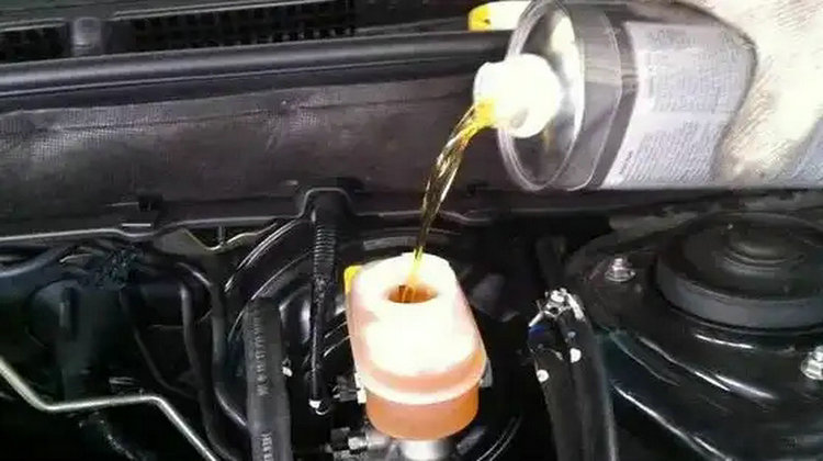 原車(chē)剎車(chē)油可以用幾年