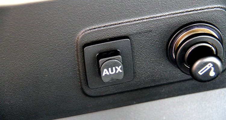 車(chē)載aux接口連接手機(jī)沒(méi)反應(yīng)是什么原因