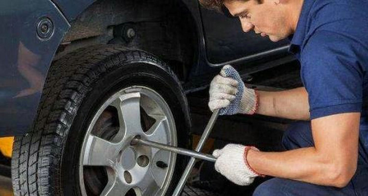 一般汽車(chē)輪胎多少公里進(jìn)行更換