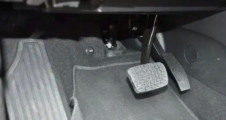 小車(chē)加油時(shí)有頓挫感是何原因