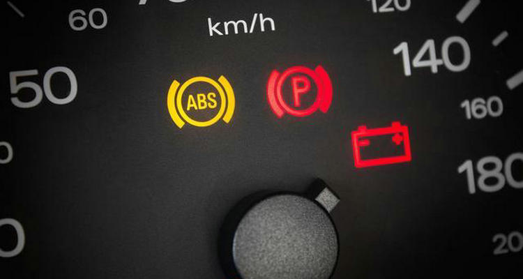 abs亮黃燈還能開(kāi)車(chē)嗎 abs燈亮了開(kāi)車(chē)可以嗎