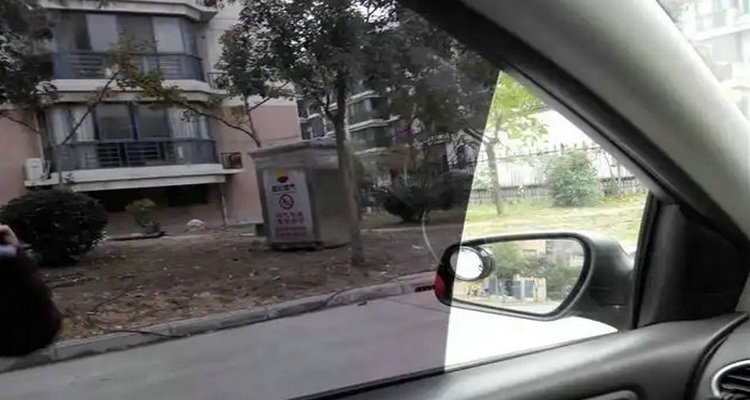 汽車(chē)貼膜切三角要多少錢(qián)