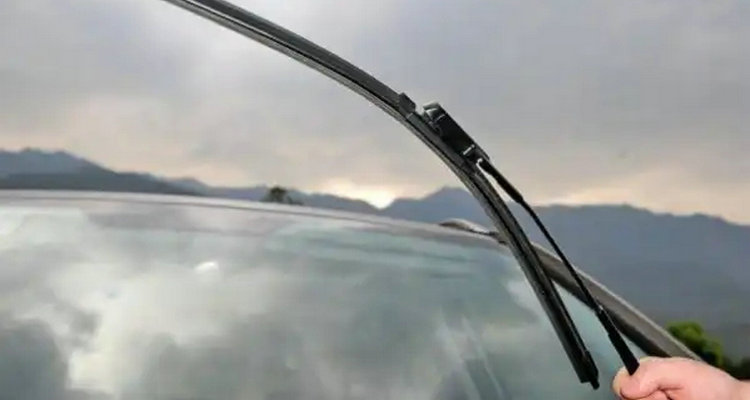 雨刮器有骨無(wú)骨和三段哪個(gè)好