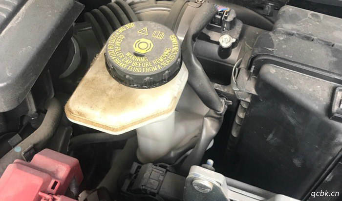 剎車油少了直接添加可以嗎