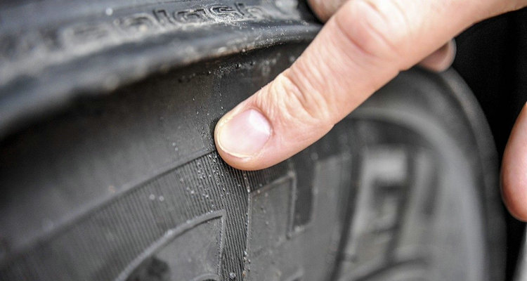 怎么判斷汽車(chē)輪胎需要打氣