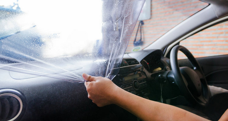 清除車(chē)膜的簡(jiǎn)單方法 汽車(chē)膜如何快速去除