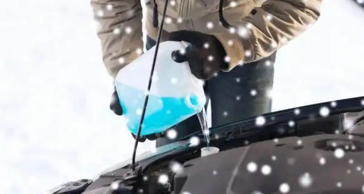 汽車發(fā)動機(jī)冷卻液可以加水嗎