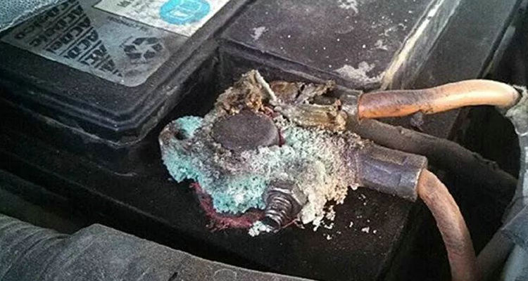 汽車電瓶白色粉末是正?，F(xiàn)象嗎