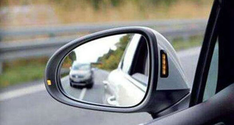 倒車鏡倒車時自動下翻怎么設置