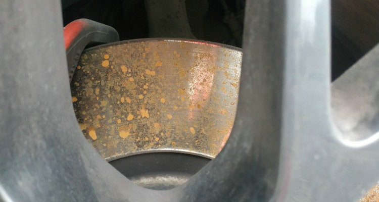 汽車輪胎里面那個圈生銹了要緊嗎