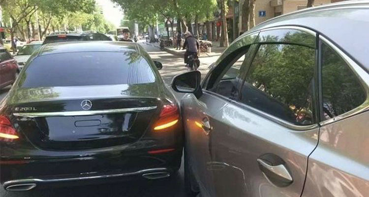 車剮蹭后離開現(xiàn)場還能找保險(xiǎn)公司么