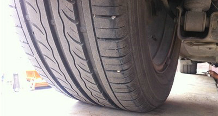 后輪內側吃胎是什么原因造成的