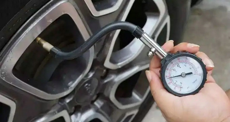 胎壓不夠?qū)囉杏绊憜?></i>
          <h3>胎壓不夠?qū)囉杏绊憜?/h3>
          <span>知識(shí)</span>
          <p class=