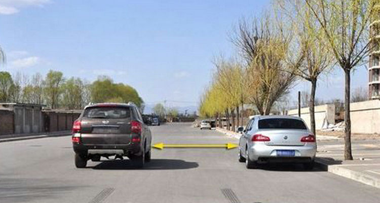 開車把握不了兩邊車距怎么辦