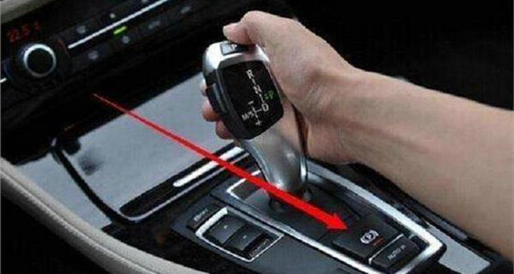 自動擋停車熄火正確順序