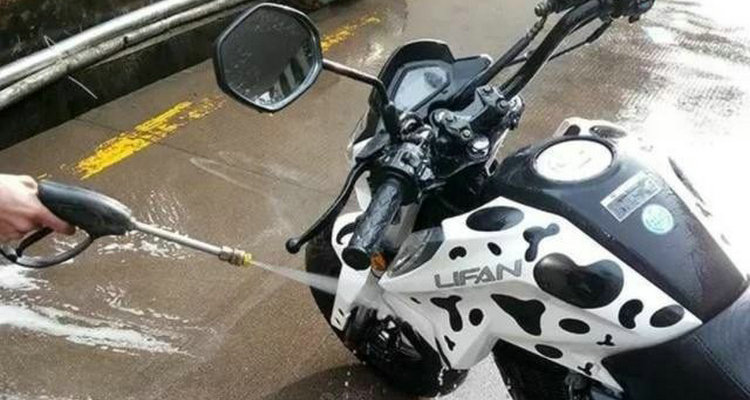摩托車(chē)應(yīng)該怎么洗車(chē)