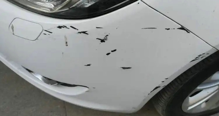 車(chē)上有油漆怎么去除