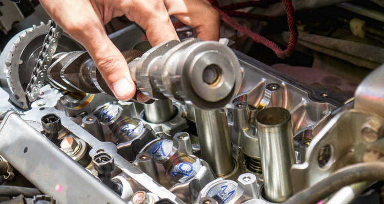 汽車發(fā)動(dòng)機(jī)漏油的原因及修理辦法