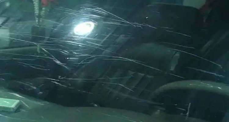 汽車(chē)玻璃劃痕怎么去掉