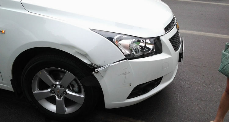 塑料汽車保險(xiǎn)杠破了如何修補(bǔ)