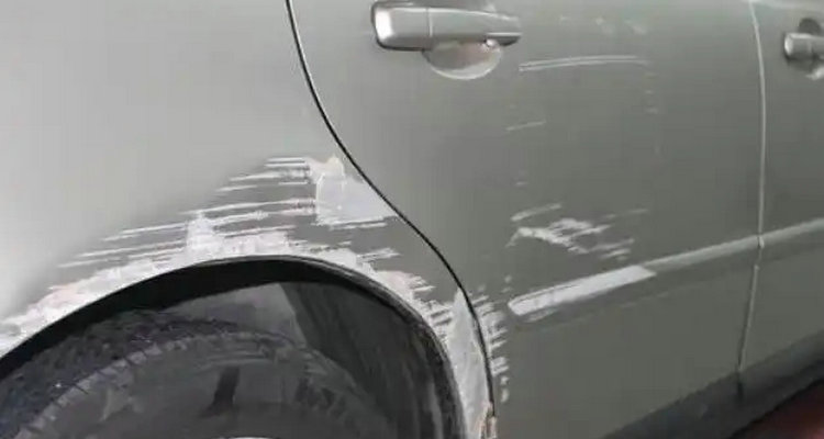 一點(diǎn)點(diǎn)露底漆需要修嗎