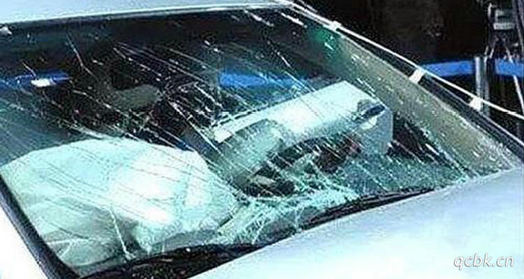 擋風(fēng)玻璃裂了能走保險嗎