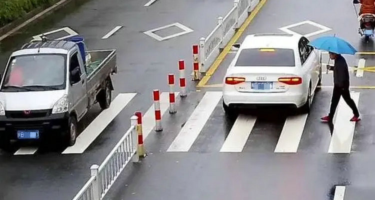 機(jī)動(dòng)車在人行橫道停車扣幾分