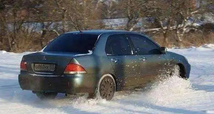 原地?zé)彳?0分鐘對車傷害大嗎