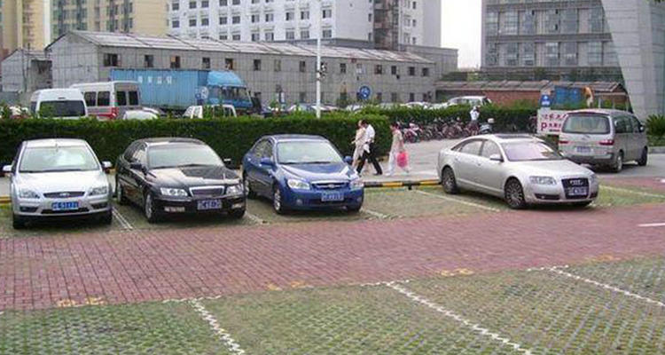 地下車位產(chǎn)權(quán)歸屬業(yè)主還是開發(fā)商