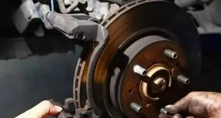 剎車盤必須四個(gè)一起換嗎