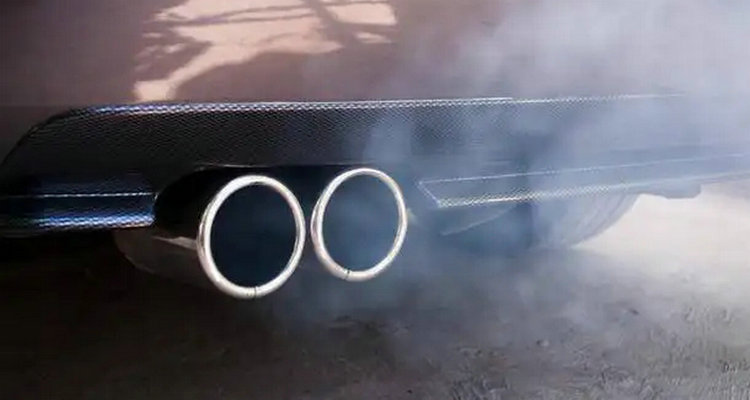 汽車冒藍(lán)煙是什么原因造成的