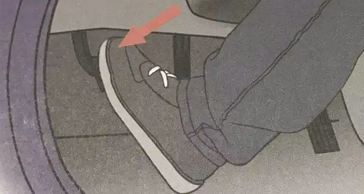 手動(dòng)擋汽車(chē)起步松離合器的正確方法