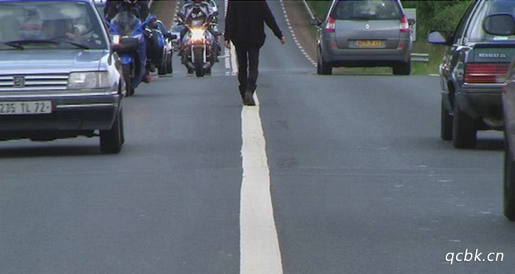 高速上壓白色實(shí)線變道會扣分嗎