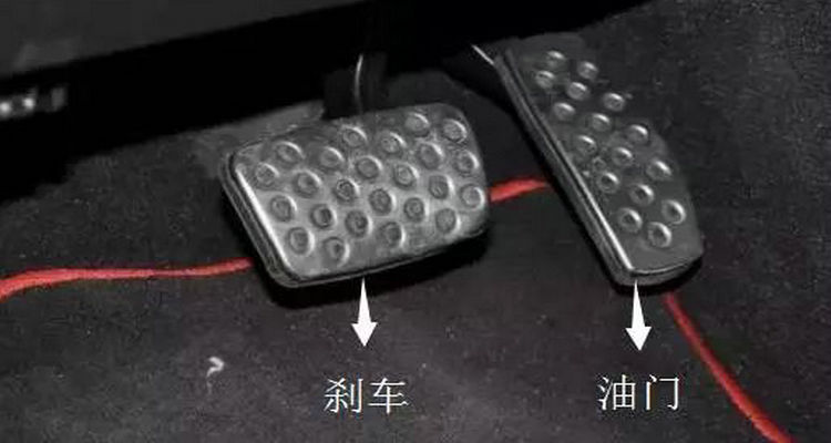 起步松離合的時(shí)候可以踩油門(mén)嗎