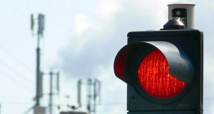 紅綠燈不小心壓線會扣分嗎