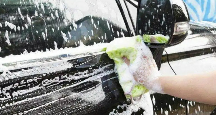 新車洗車用什么洗最好