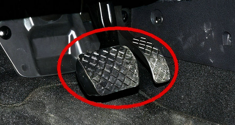 自動(dòng)車換擋位要踩剎車嗎