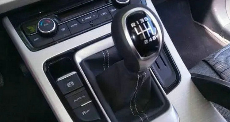 手動(dòng)擋車停車正確順序