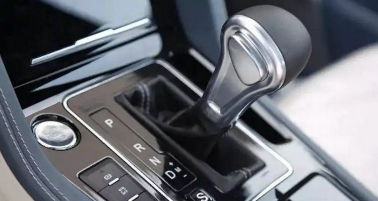 自動擋車停車時掛N擋還是P擋呢