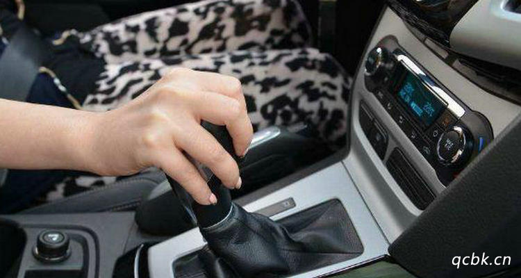 自動擋比手動擋的學費貴嗎